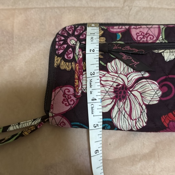 Vera Bradley Wristlet Retired - Picture 6 of 7